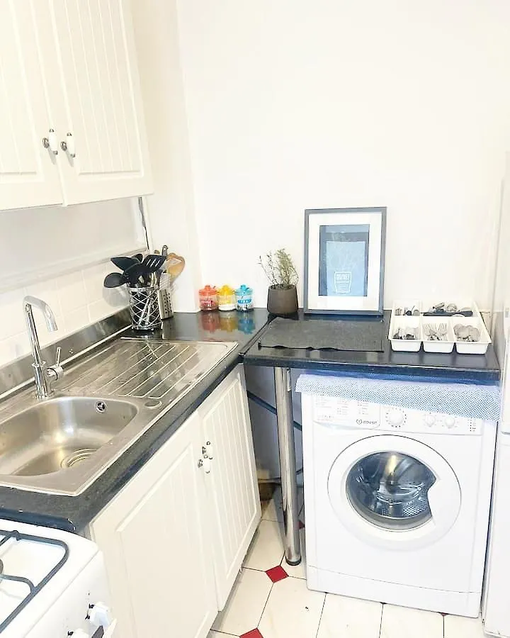 Cozy Room In London 1 Stop To Liverpool Street 0*,