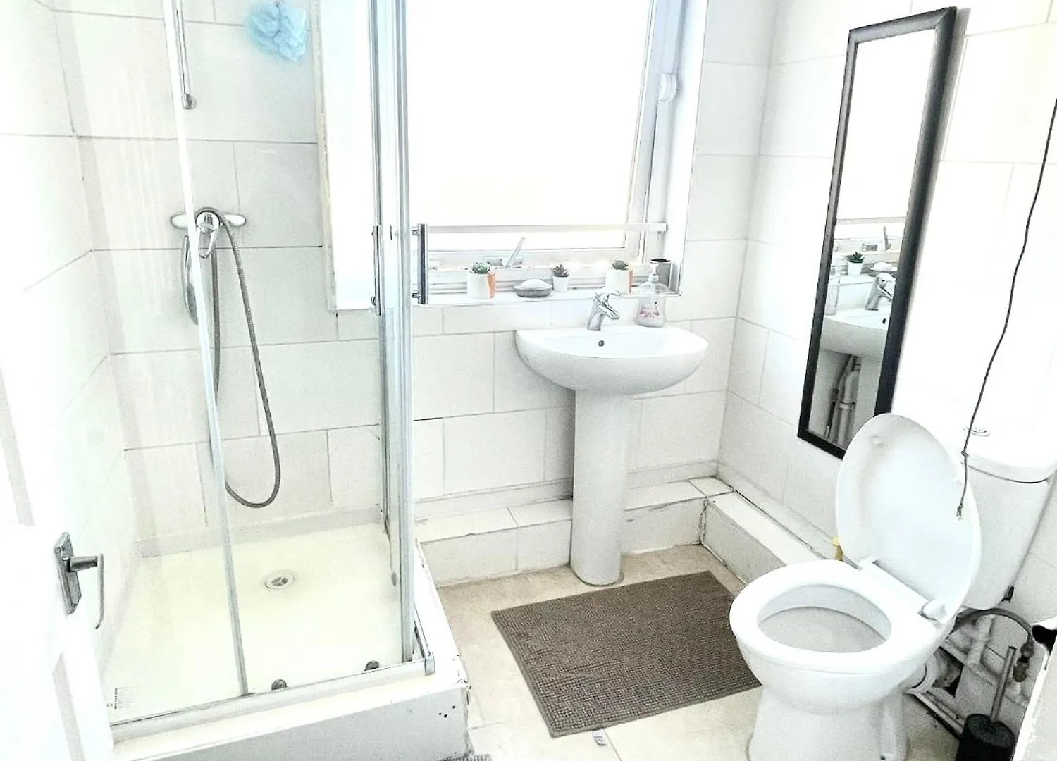 Cozy Room In London 1 Stop To Liverpool Street 0*,  United Kingdom