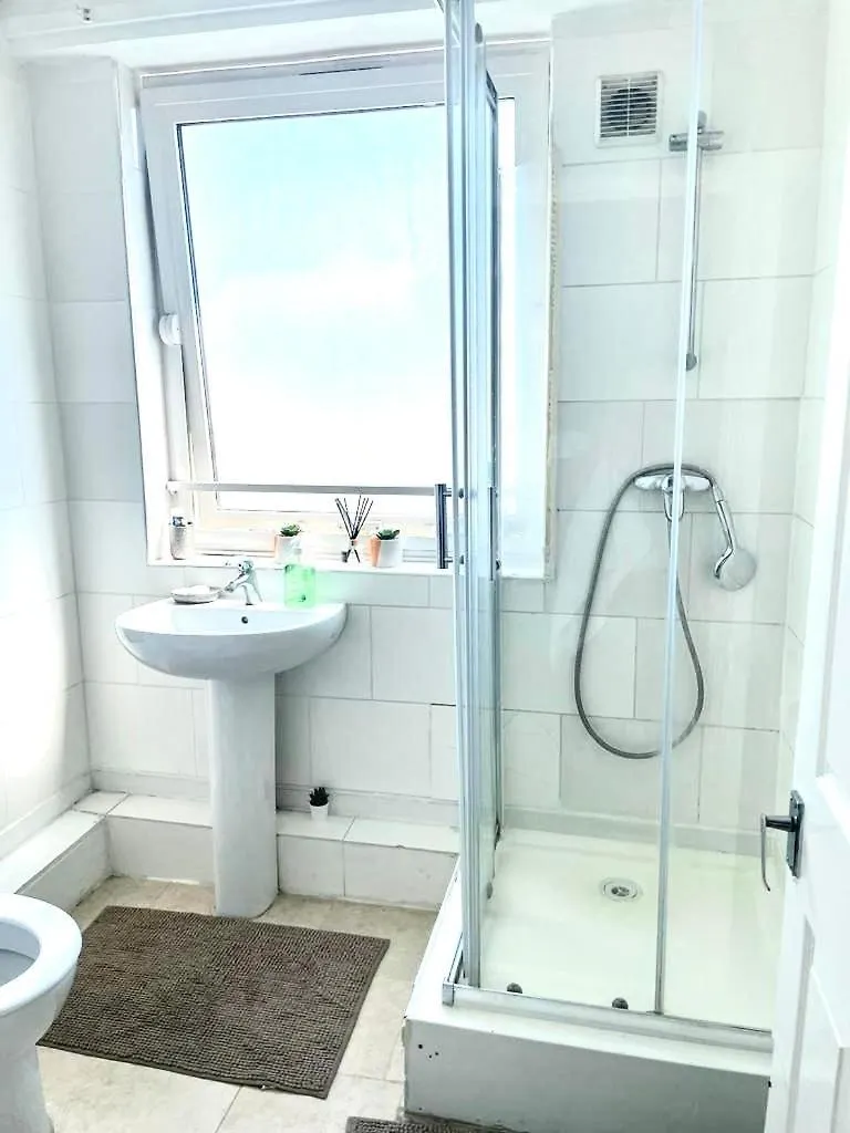 Cozy Room In London 1 Stop To Liverpool Street